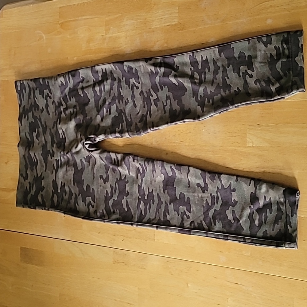 New SPANX Cropped Camo Leggings